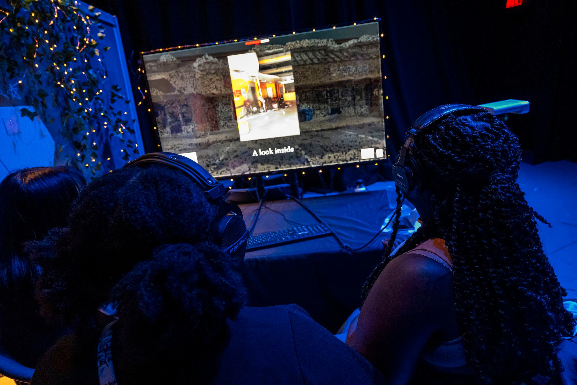 Students watch an immersive video on the computer.